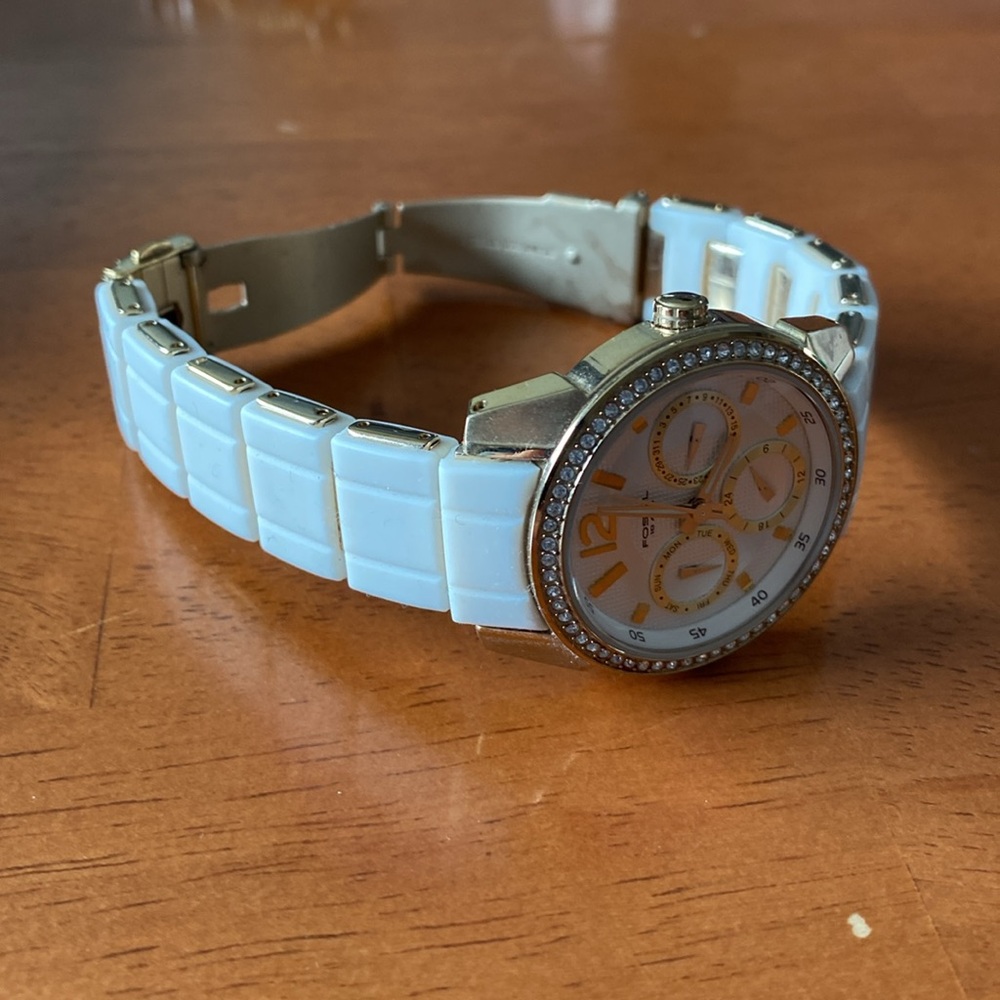 Fossil watch. White with gold trim - Picture 4 of 4